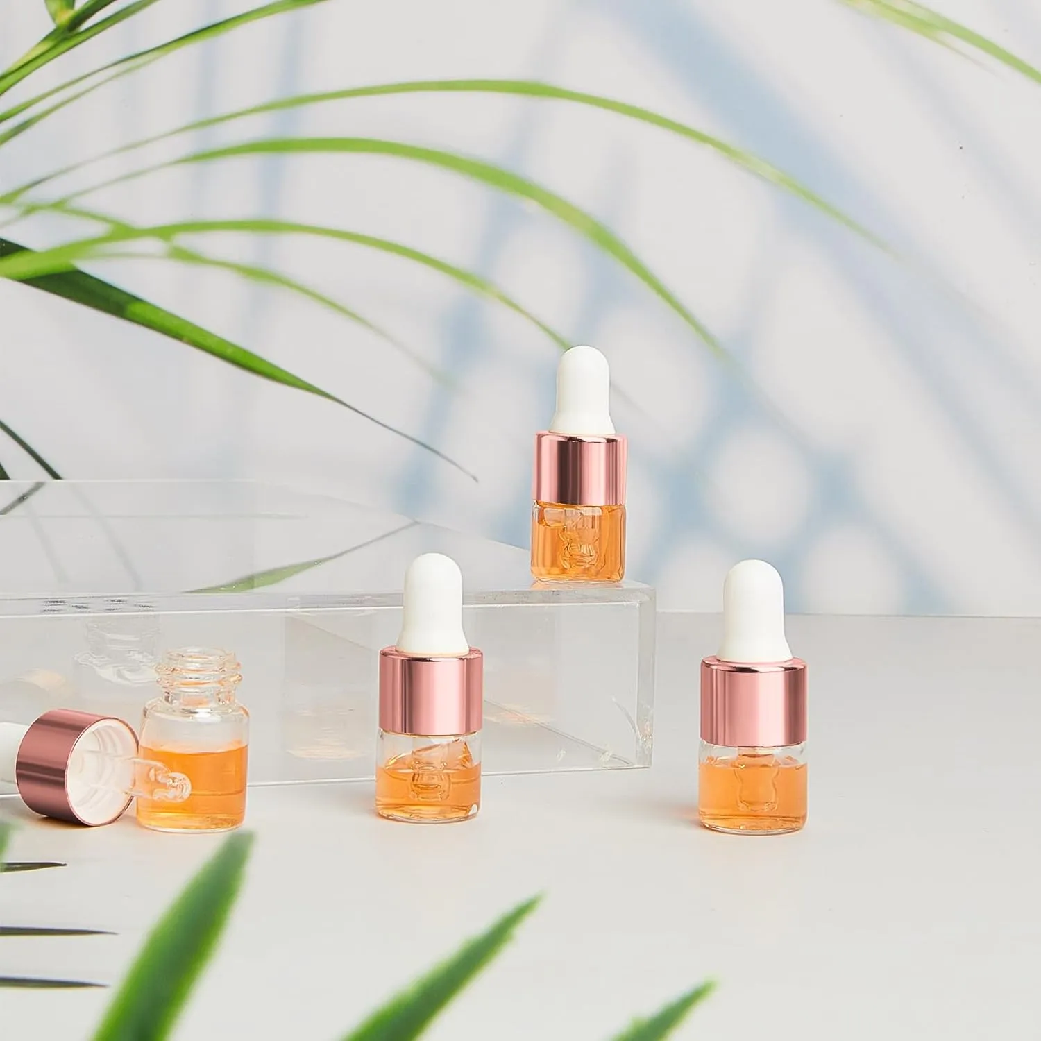 200 Pcs Mini Glass Dropper Bottles Mini Sample Bottles Small Sample Vials with Lid for Traveling Essential Oils Cosmetic Liquid Perfume(1 ml,Rose Gold)