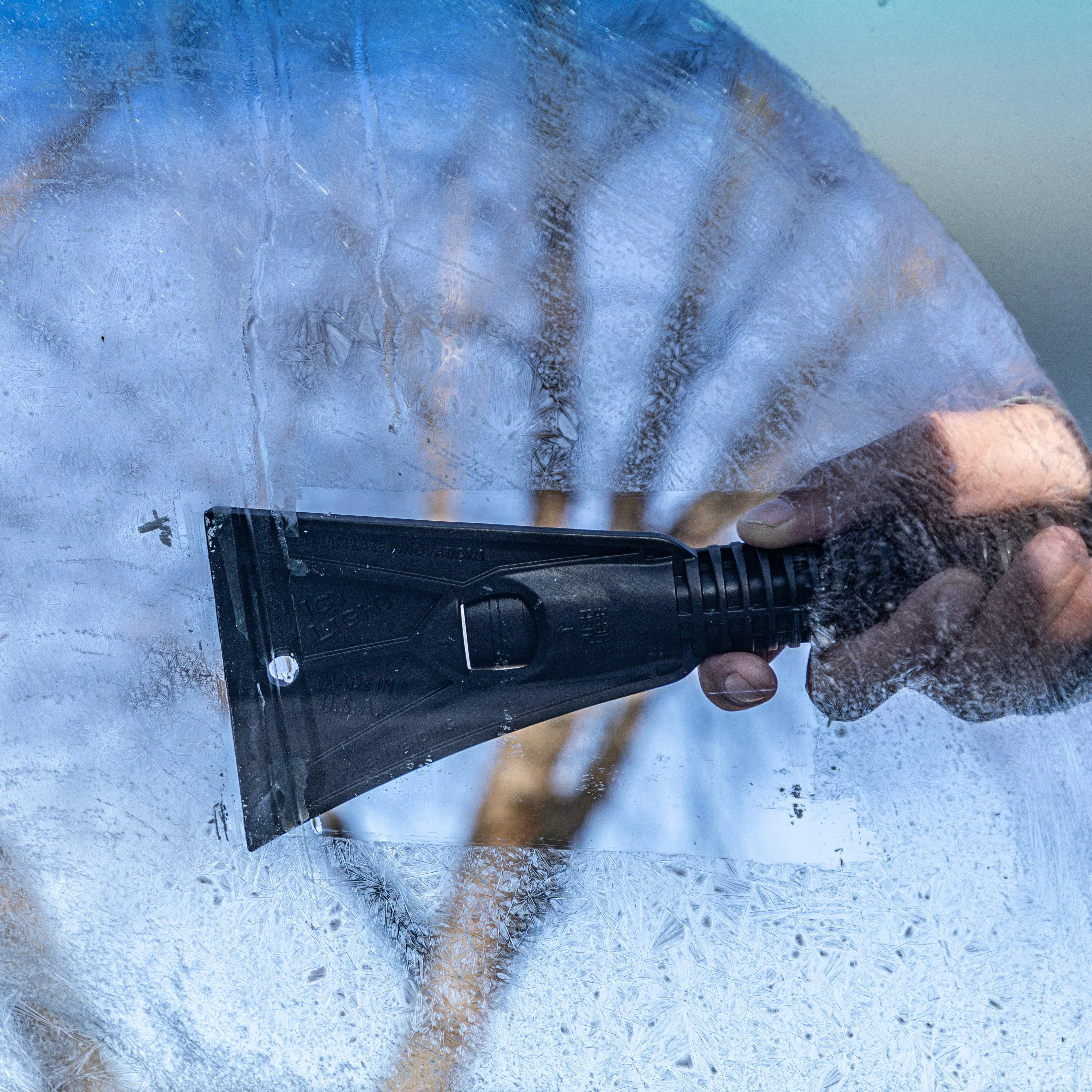 LitezAll Icy Light Ice Scraper with Removable Utility Flashlight