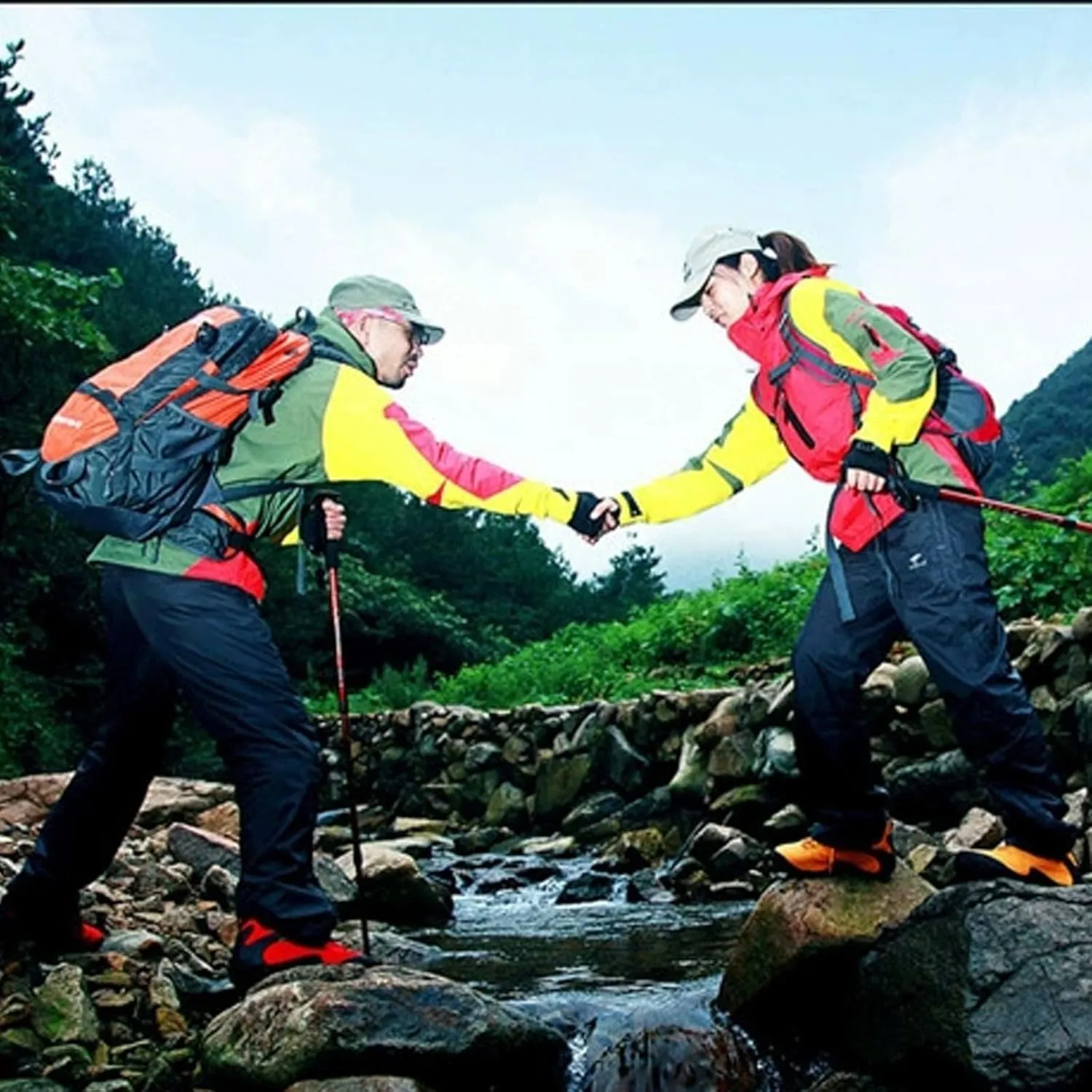 Outdoor Carbon Fiber Hiking Poles, 3 - Section Telescopic and Foldable, Ideal for Trekking and Mountaineering