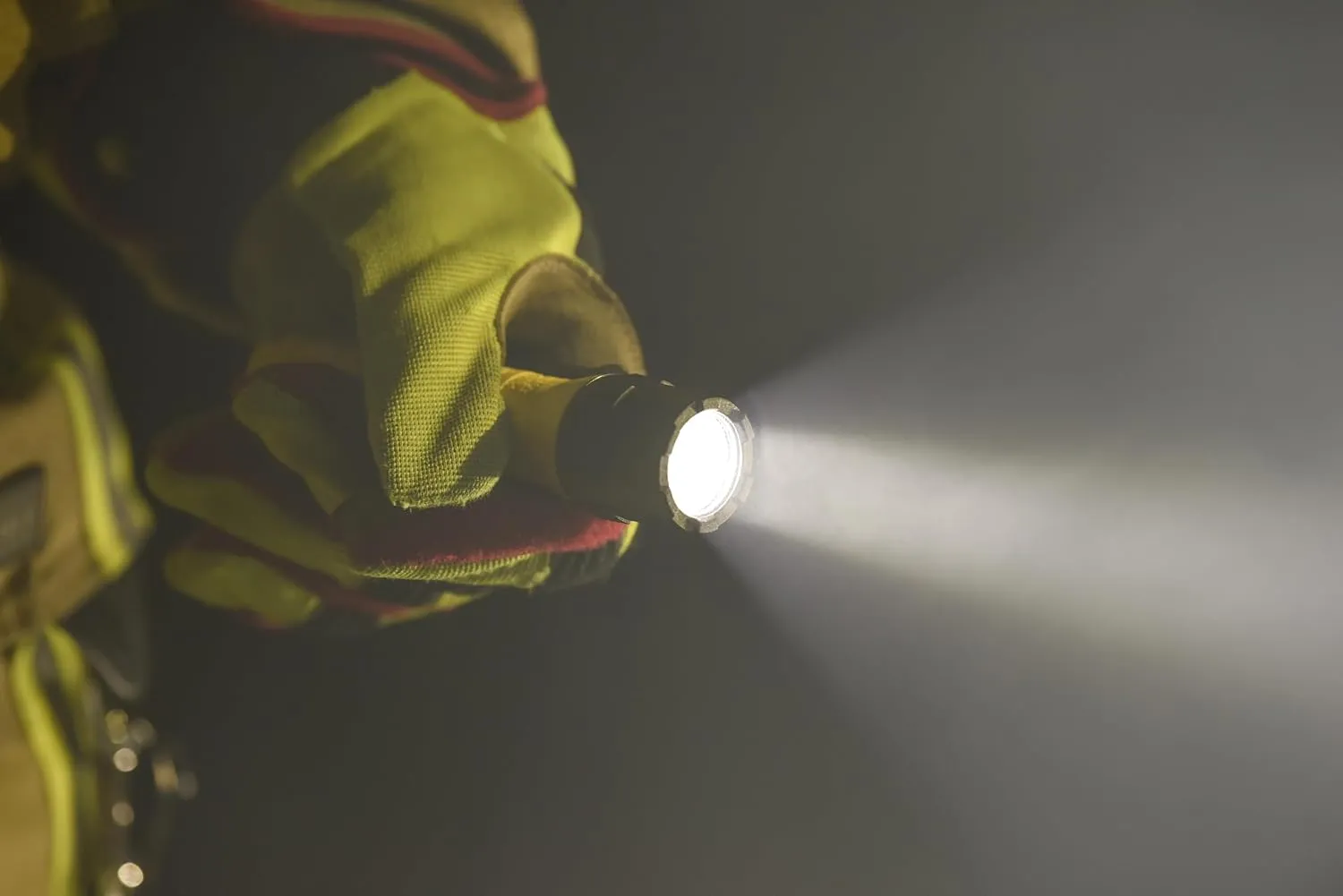 Streamlight 88611 PolyTac X USB 600-Lumen Multi-Fuel Professional Tactical Flashlight, Clear Retail Packaging, Yellow